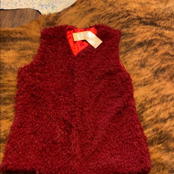 Sold... Fabulous Red Faux Fur Vest😍 - Picture 4 of 4